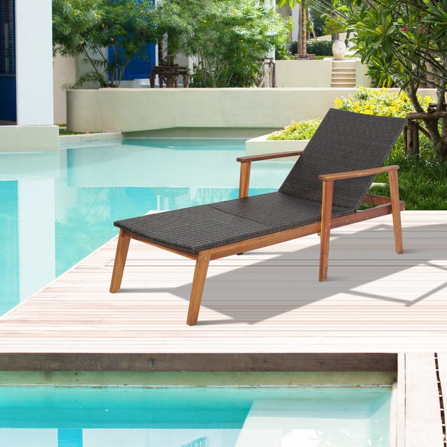 Gymax Chaise Longue Inclinable Réglable en Rotin pour Patio, Chaise d'Extérieur avec Cadre en Bois d'Acacia