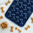 thumbnail image 2 of Nordic Ware Puppy Love Pan et Set de Cadeau Mixte, 2 of 6