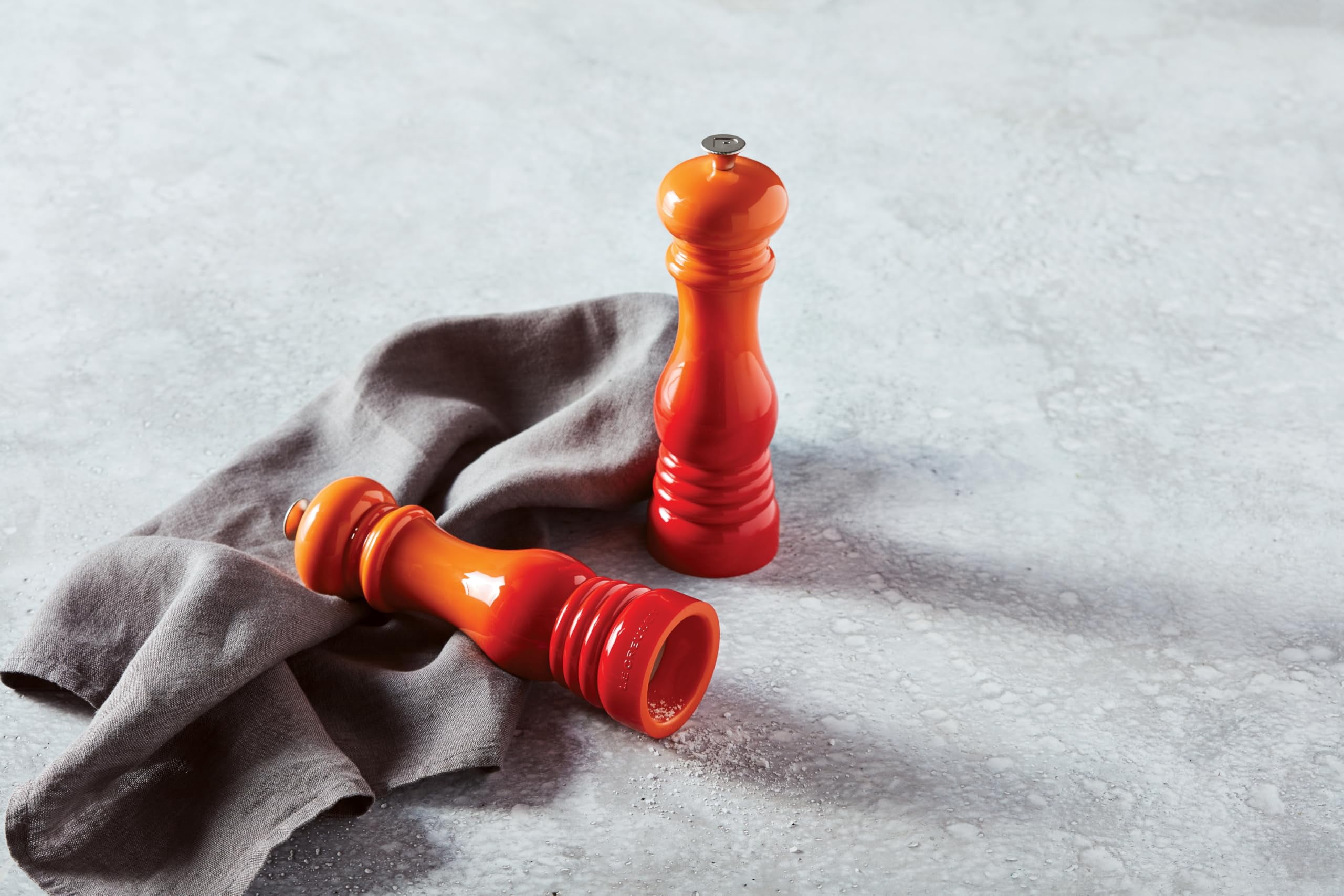 Le Creuset Salt and Pepper Mill Set 8-Inch, Flame - Walmart.ca