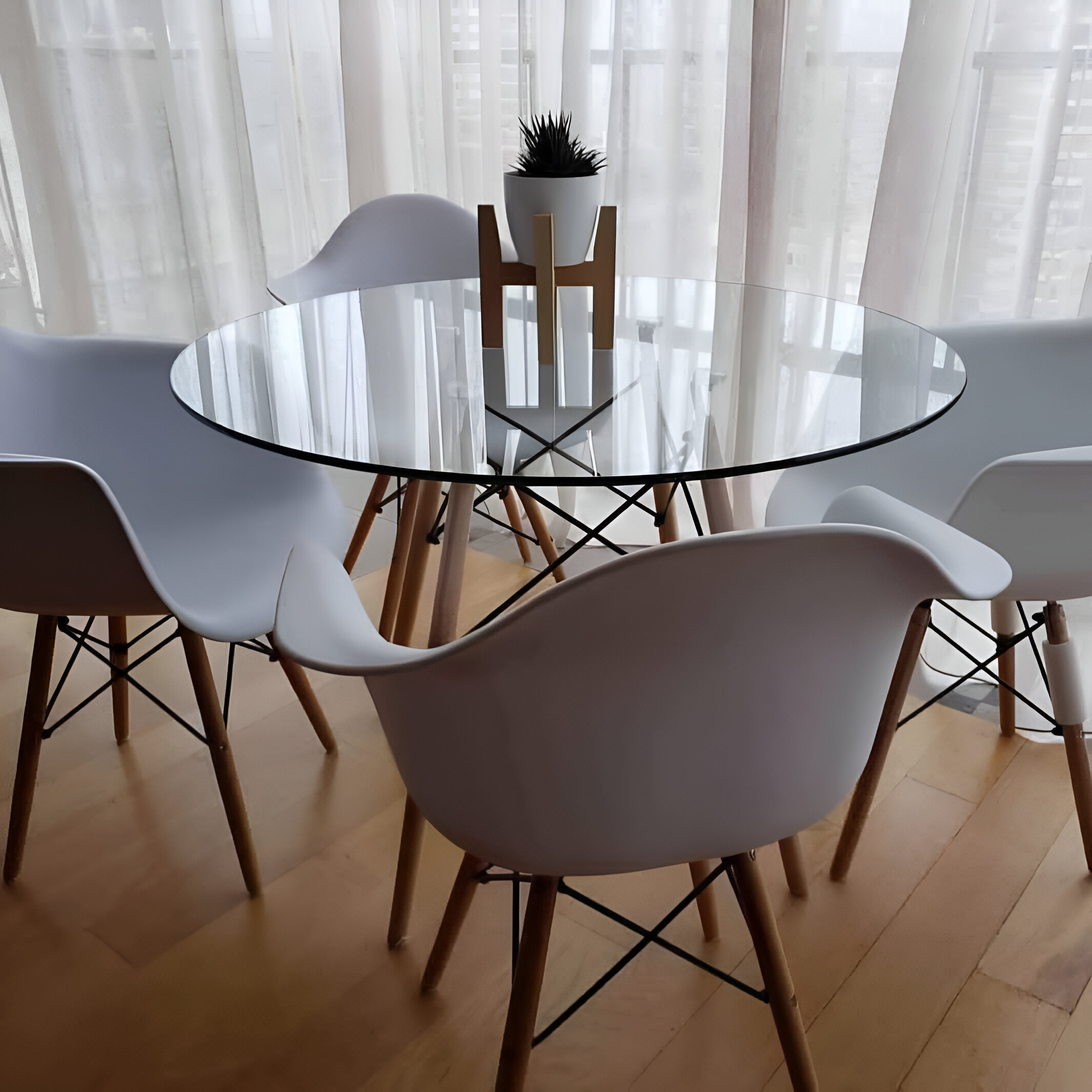 Heavenly Collection Clear Dining Table 32"