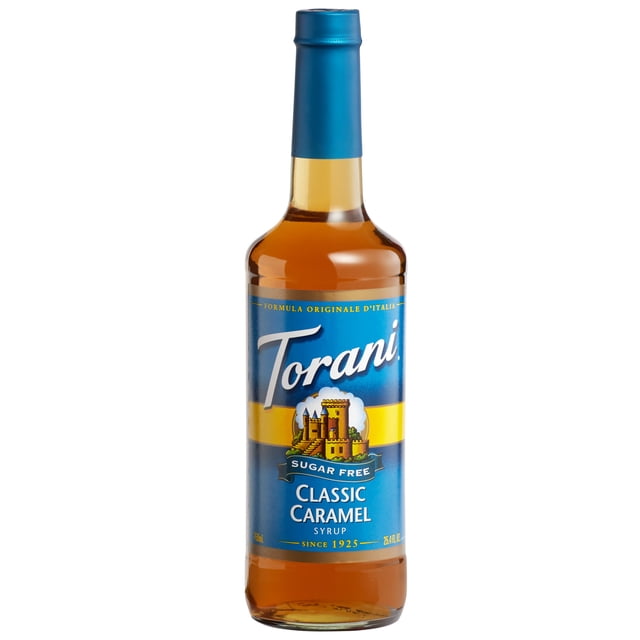 Torani 750 ml Sirop Aromatisant au Caramel Classique Sans Sucre dans une Bouteille Transparente avec une Étiquette Bleue Présentant un Motif de Château. Ce Sirop Sans Sucre Offre une Riche Saveur de Caramel Sans calories, Parfait pour les Lattés, les Frappés et les applications de Sirop de table. la Bouteille a un design à Versement Facile et Est compatible avec une Pompe à Sirop de 0,25 oz pour une Distribution Précise.