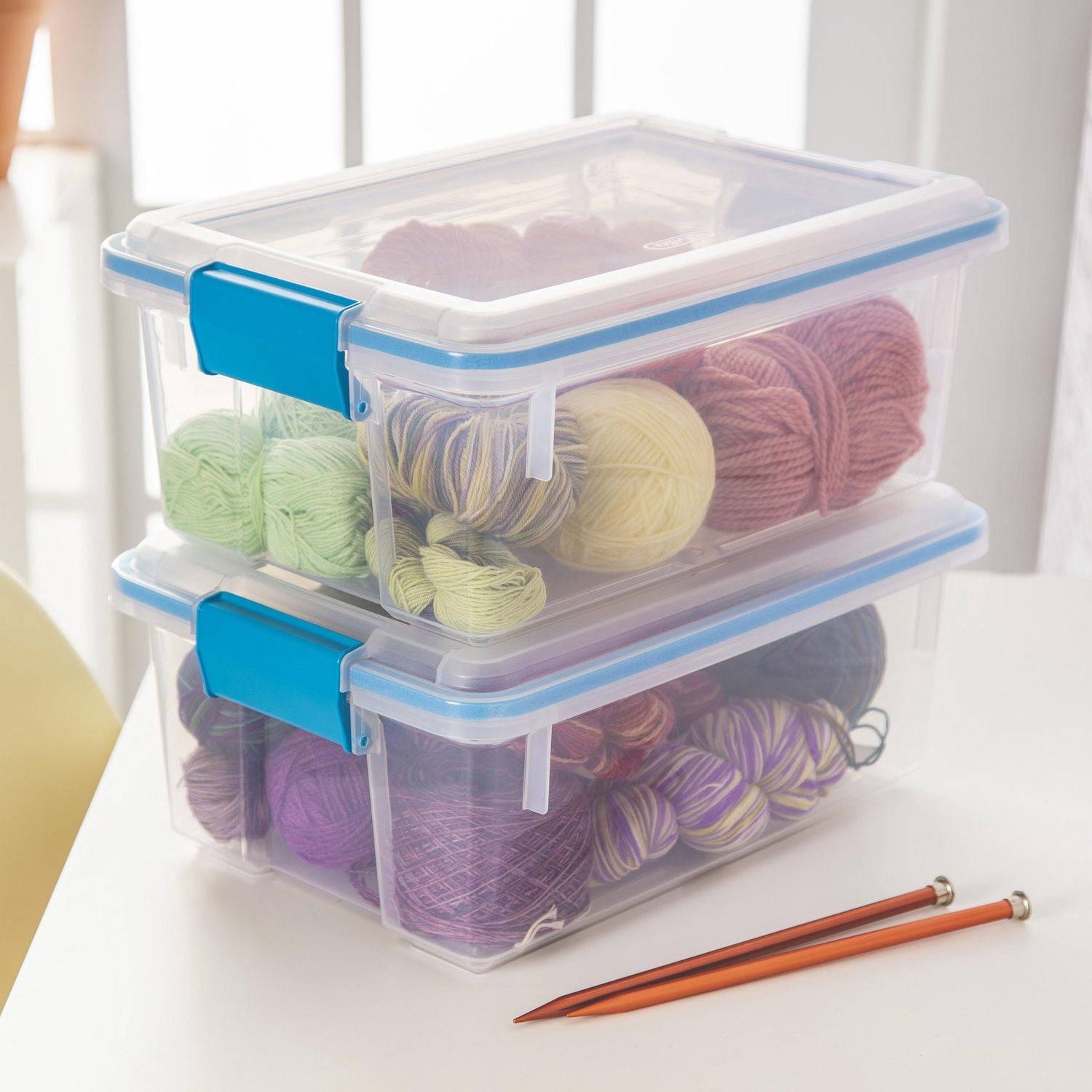 Sterilite Boîte à joint d’étanchéité de 11.4 L, petite bac de rangement transparent résistant aux intempéries avec couvercle à loquet, bleu