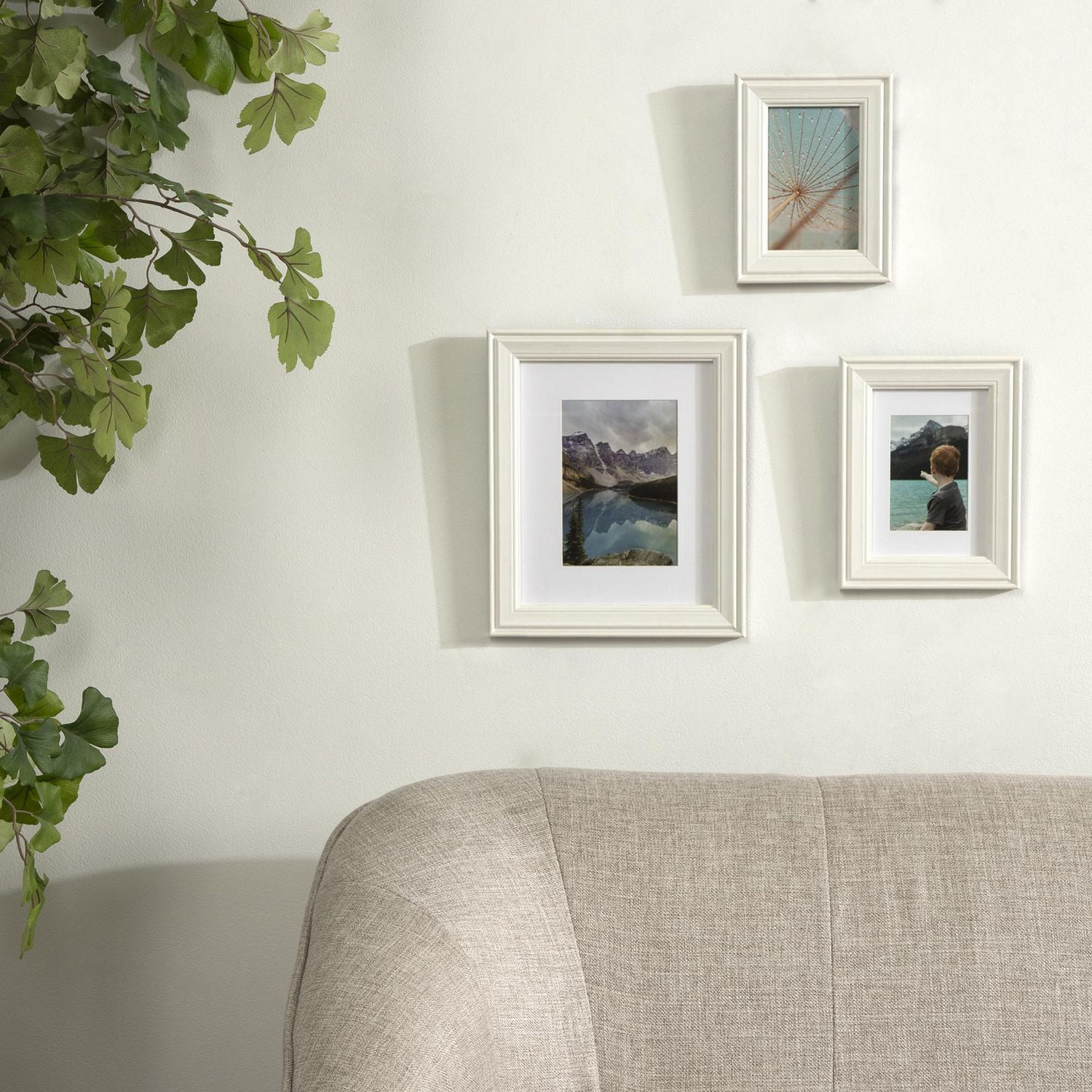 Cadre photo de table blanc Brimstead de DesignOvation 20,3 cm x 25,4 cm avec passe-partout de 12,7 cm x 17,8 cm