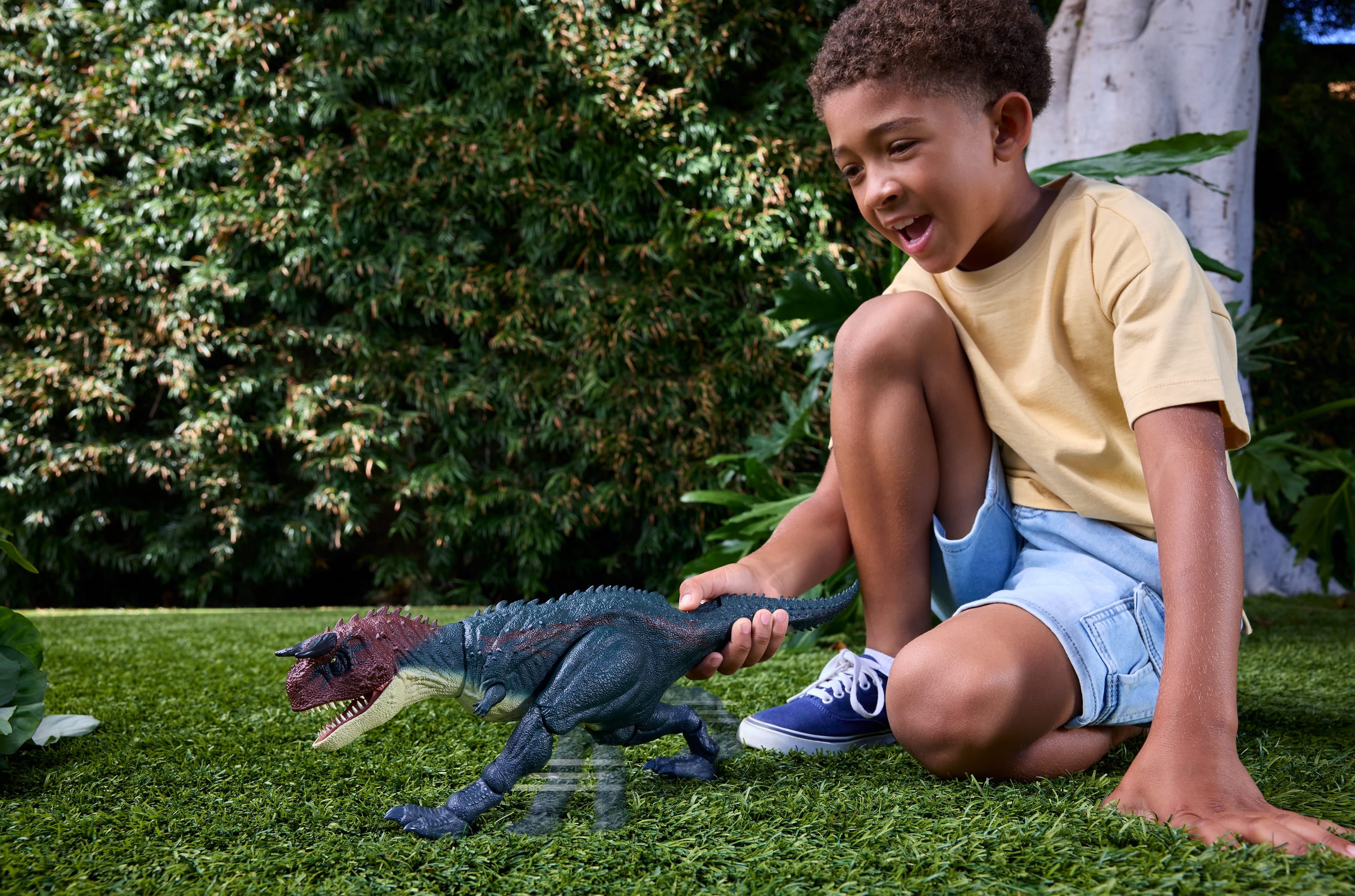 Jurassic-World-Charge-N-Chomp-Carnotaurus-Running-Roaring-Dinosaur-Action-Figure,-Digital-Play
