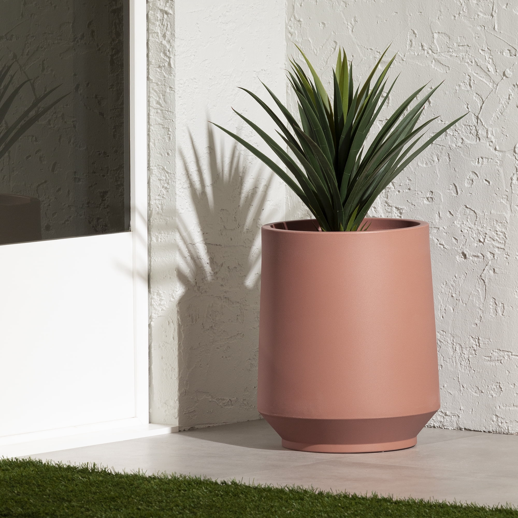 South Shore Dalya Planter, in Terracota