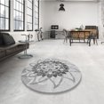 thumbnail image 4 of Ahgly Company Tapis de Zone Rond Gris Transitionnel pour Intérieur Lavable à la Machine, 6 Pieds Rond, 4 of 7