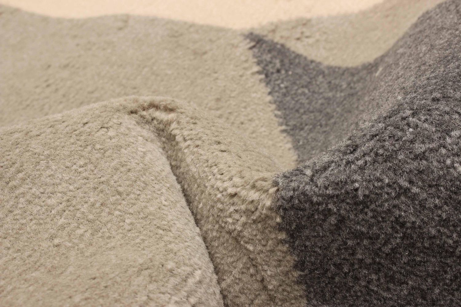 ECARPET Bianca Contemporary/Modern Area Rug for living room, bedroom, dining room, entrance, hallway and more.