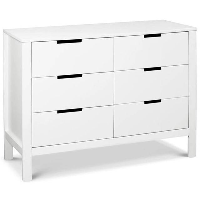 Carter's By DaVinci Colby Commode Double à 6 Tiroirs en Blanc, Présentant un design Moderne avec six Tiroirs Spacieux et des Poignées Ouvertes pour les Doigts. Fabriquée en Bois de Pin de Nouvelle-Zélande Durable et Panneau de Fibre de Bois Recyclée Conforme TSCA, Elle Est Fini en Revêtement Blanc Non Toxique, Sans Plomb Ni Phtalates. la Commode Comprend des Coulisses euro Préinstallées pour un Fonctionnement Fluide des Tiroirs et un kit Anti-Basculement pour la Sécurité. Dimensions : 34 Pouces de Haut, 18 Pouces de Large et 51 Pouces de Profondeur.