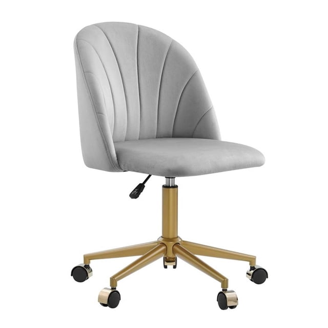 Linon Alyssa Chaise de Bureau Pivotante Réglable Rembourrée avec Pattes Dorées en Gris Pâle. Présente un Cadre Doux et Moelleux Rembourré en Tissu de Velours Gris 100 % polyester avec Dossier Arrondi et Assemblage Courbé Élégant. la Chaise Comprend une base en Métal Doré avec Housses de Roulettes Dorées Assorties, Fonctionnalité de Pivotement à 360 Degrés, et Hauteur d'Assise Réglable. Convient aux Bureaux à Domicile, aux Dortoirs Ou comme Chaise de Maquillage avec une Coiffeuse. Dimensions : 24,25 Pouces de Large, 25,25 Pouces de Profondeur, et Hauteur Réglable
