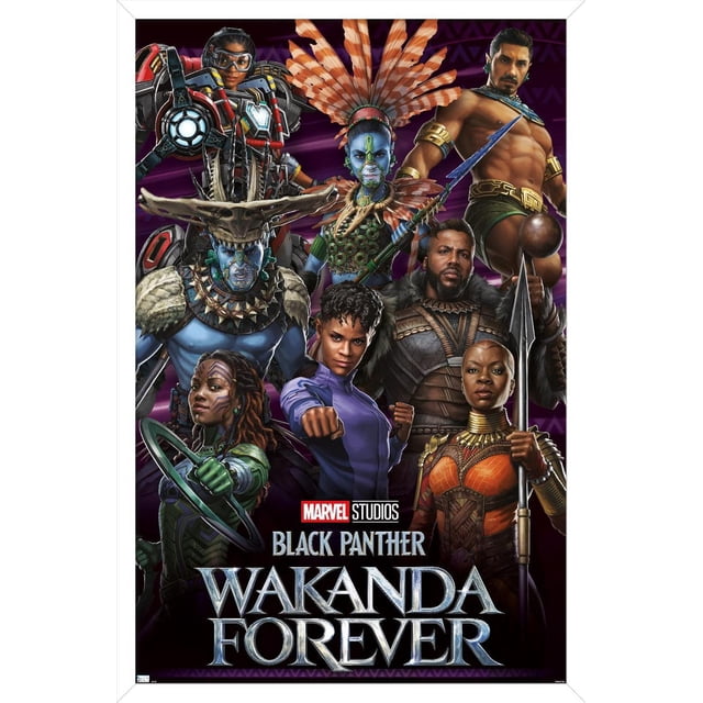 Marvel Black Panther : Wakanda Forever - Affiche Murale de Groupe Présentant une Vue Frontale de Multiples Personnages dans des costumes Détaillés Mêlant des Éléments Tribaux Africains Traditionnels et une Armure Futuriste, sur Fond Géométrique Violet Foncé avec le logo des Marvel Studios et le Titre du Film au Bas, Idéale pour la Déco de la Maison et l'Exposition aux Fans.
