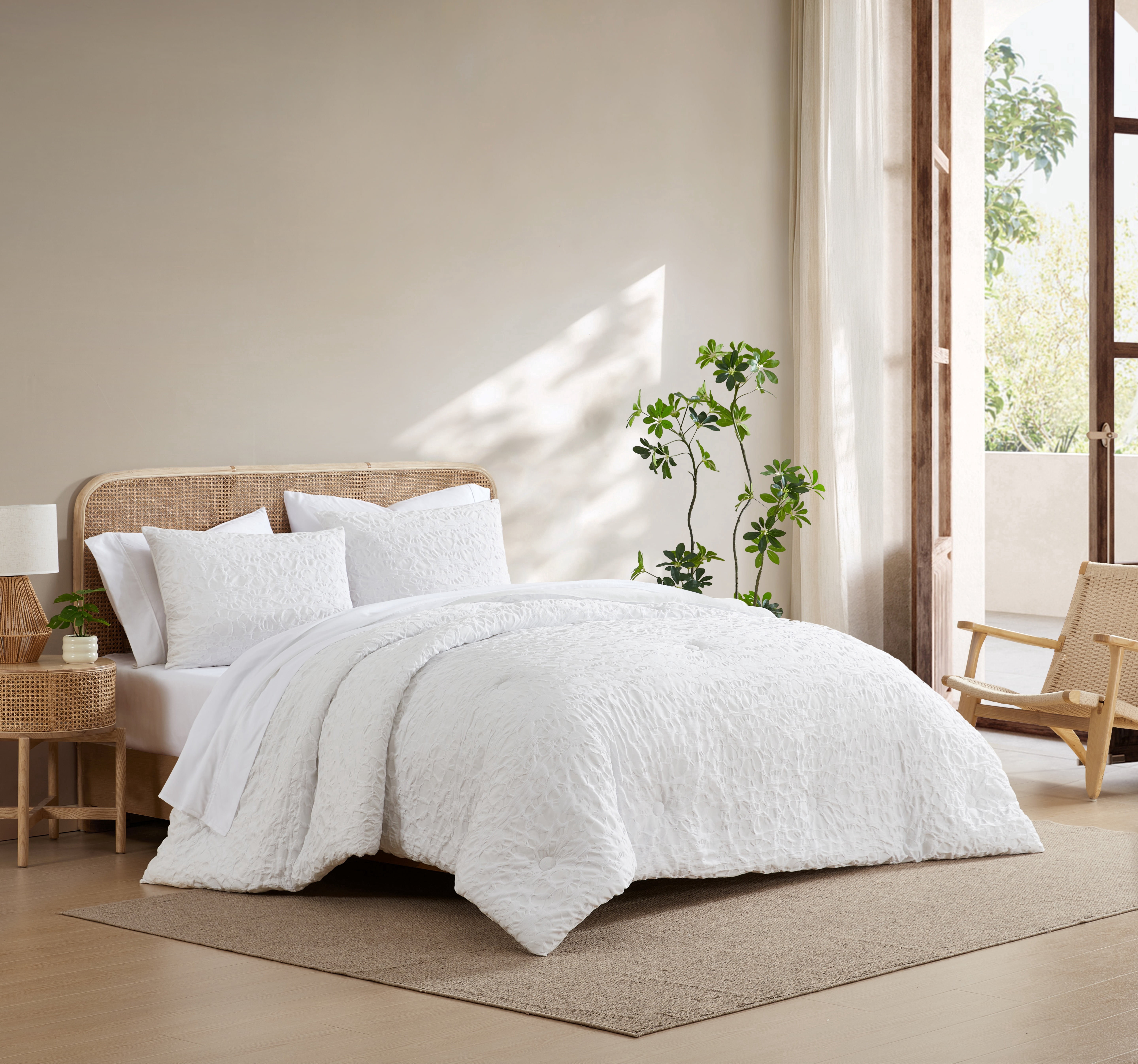 Refurbished C&C California Jacquard Comforter Set, Textured Floral Design, All-Season Lightweight Warmth, White, King, CCS6820522C