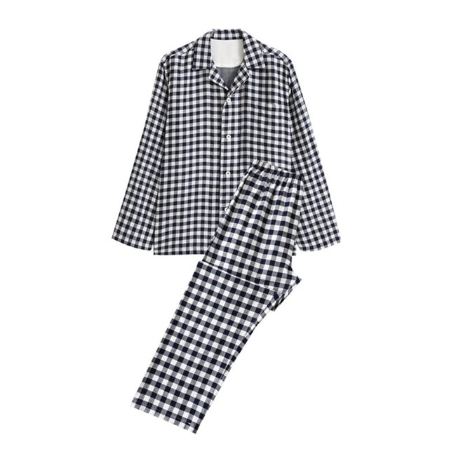 LSLJS Ensemble de Pyjama pour Homme Comprenant un Haut à Manches Longues et un Pantalon à Col Rabattu. l'Ensemble Est Conçu en Motif à Carreaux Noir et Blanc, Fabriqué à Partir de 98 % Coton et 2 % Élasthanne pour le Confort et la Durabilité. Convient aux Tenues d'Intérieur Décontractées, à la Détente Ou au Sommeil, Cet Ensemble Deux Pièces Est Léger, Respirant et Idéal pour Toutes les Saisons. le Haut Comprend des Fermetures à Boutons, et les Pantalons Ont une Taille Élastique pour une Coupe Décontractée.