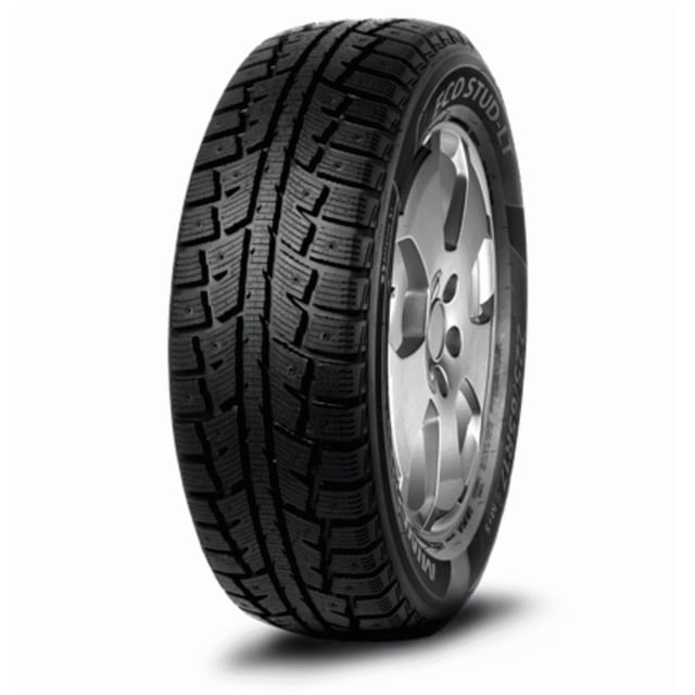 Minerva Eco Stud SUV 235/55R19 TG 105H Pneu d'Hiver pour Voiture de Tourisme avec Bande de Roulement Directionnelle et Trous de Clous Pré-Percés, Monté sur une Roue en Alliage Argentée Montrée en Profil 3/4 sur Fond Blanc, Idéal pour les VUS et les Véhicules Croisés en conditions Hivernales.