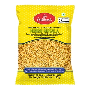 Haldiram Nimboo Masala 150 Gram est une collation indienne tannée, épicée et croquante avec des bâtonnets de pommes de terre et de farine au citron zeste.