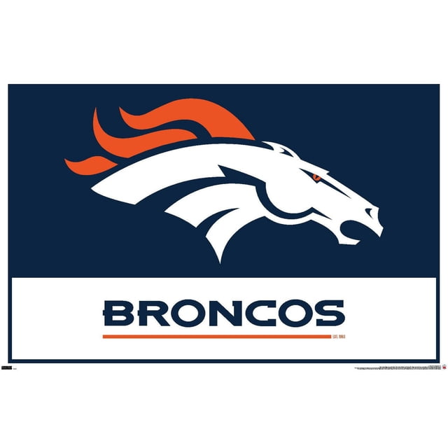 NFL Denver Broncos - Affiche Murale Logo 21, 22,375 Po x 34 Po Mettant en Vedette le Logo Blanc et orange de Denver Broncos sur un Fond Bleu Marine au-Dessus du Texte Audacieux de Broncos Bleu Marine sur un Panneau Blanc avec un Soulignement orange, Convient pour Décorer des Chambres, des Bureaux Ou des Résidences Étudiantes