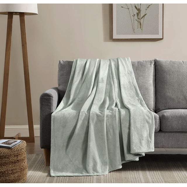Social Standard by Sanctuary Oversized Plush Throw, Luxuriously Soft, Wrinkle Resistant, Easy Care