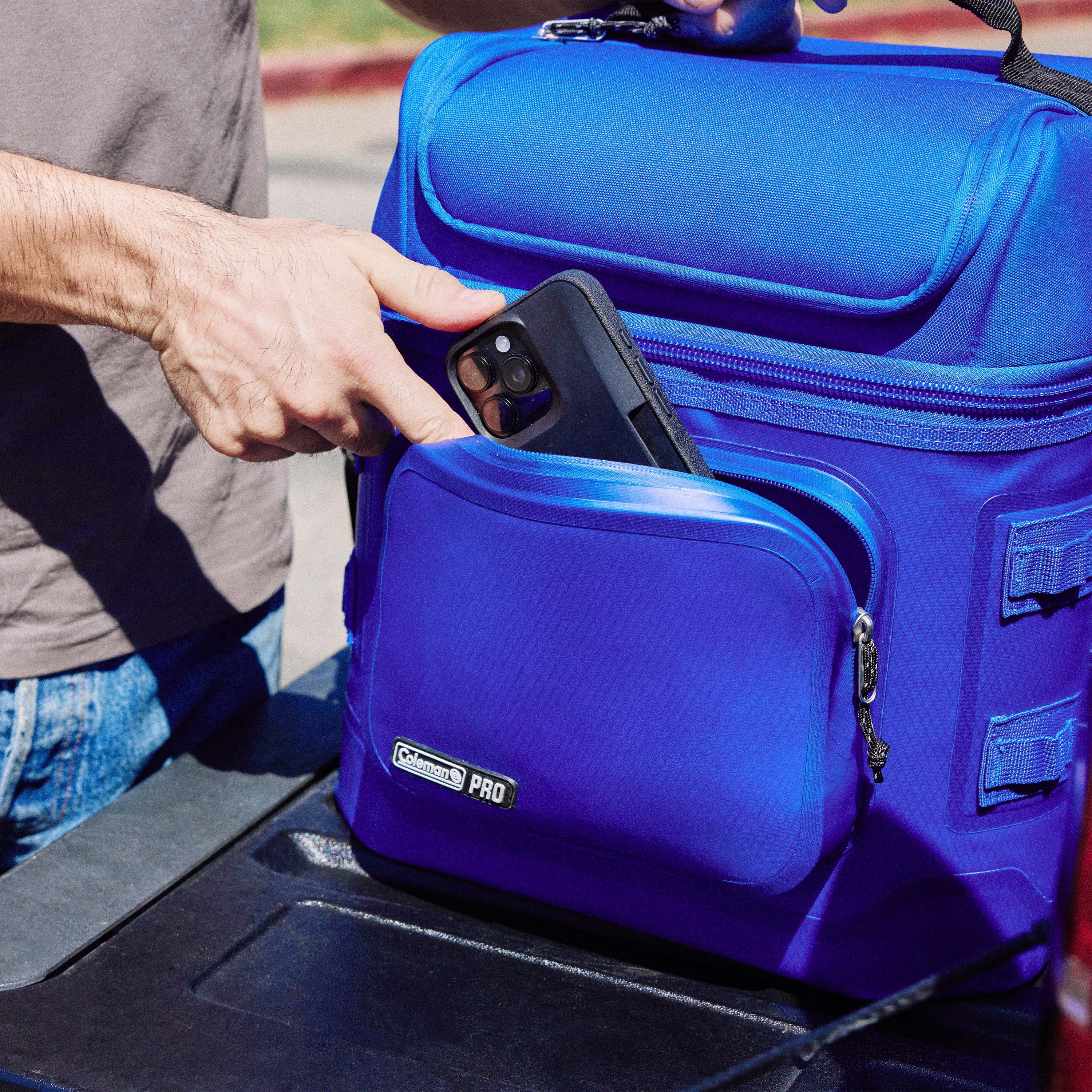 Coleman Pro 24 Can Premium Soft Cooler Lunchbox, 8.5 L (9 qt) Fully Insulated Lid & Body Stays Cold up to 35 Hours, Great for Camping, Parties, Sports, Concerts, Lunches & More