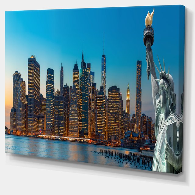 Designart - Panorama de la Skyline de la Ville de New York en Soirée - Impression sur Toile Très Grande