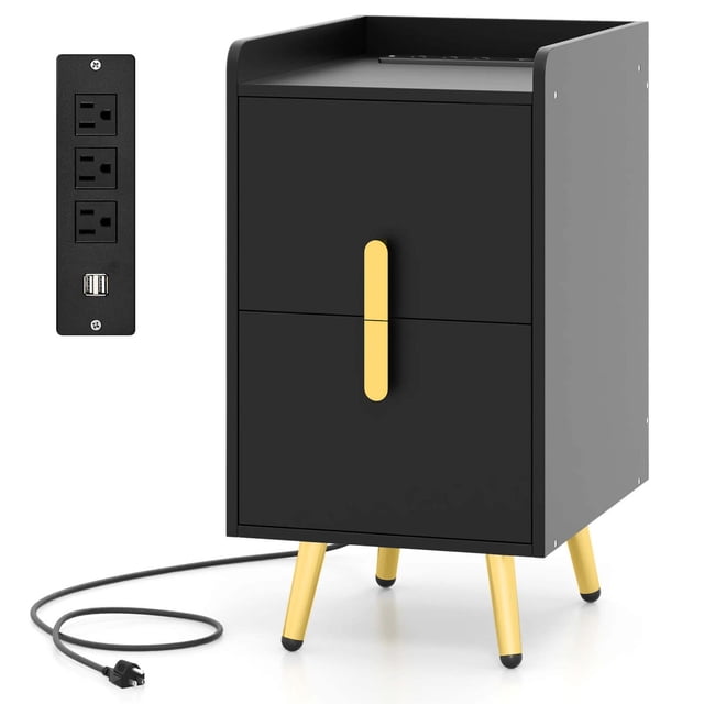 Costway table de Nuit avec Station de Recharge en Noir Café, avec Deux Tiroirs, un Plateau Spacieux et des Capacités de Recharge Intégrées avec Trois Prises CA et Deux ports USB. la table de Nuit Est Fabriquée en Bois d'Ingénierie et en MDF avec des Pieds en Métal Robustes de Fini or. Elle Comprend un Trou de Gestion des Câbles, des Bords Surélevés pour la Sécurité des Articles et des Patins Antidérapants pour la Stabilité. les Dimensions Sont de 16 Pouces par 12,5 Pouces par 23,5 Pouces, Ce Qui la Rend Adaptée à une Utilisation