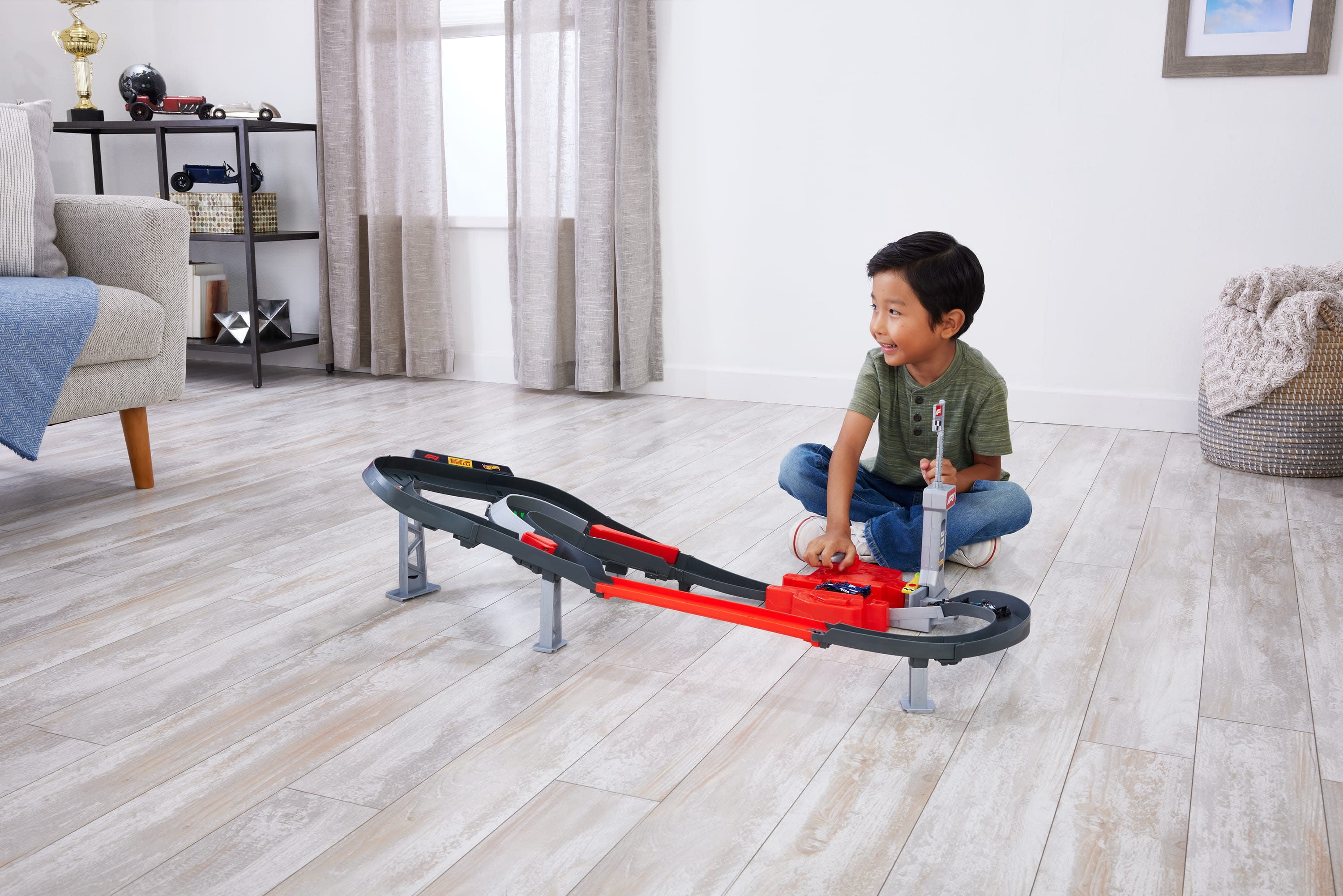 Hot Wheels Bundle -Formula 1 Sprint Race Circuit Track Set with 3 Die-Cast Toy Cars & Set of 5 Formula 1-Themed 1:64 Scale Die-Cast Toy Cars