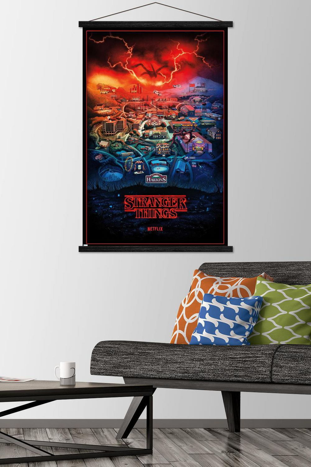 Netflix Stranger Things: Saison 4 – Hawkins, Indiana 22,375" x 34" Affiche Murale avec Cadre Magnétique en Bois de Hêtre, par Trends International