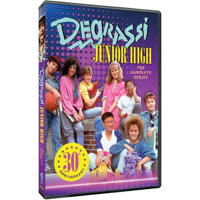 Degrassi Junior High : The Complete Series - Saisons 1-3 Coffret DVD avec une Couverture Vibrante Présentant le Titre en Lettrage Audacieux et un Groupe d'Ados Assis sur des Marches, Représentant l'Ensemble de la Distribution. Cette Édition du 30e Anniversaire Comprend six DVD Formatés pour la Lecture en Région 1, Parfait pour les fans de Séries Télé Classiques sur DVD.
