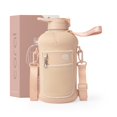 thumbnail image 1 of Bouteille d'Eau de 2,2 L d'Un Demi-Gallon avec Manchon de Rangement et Couvercle à Paille Couvert – Grand Contenant à Boisson Réutilisable Sans BPA avec Poignée - Grande Pichet de Sport, 2,2 Litres (74 Onces), 1 of 7