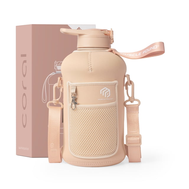 Bouteille d'Eau de 2,2 L d'Un Demi-Gallon avec Manchon de Rangement et Couvercle à Paille Couvert – Grand Contenant à Boisson Réutilisable Sans BPA avec Poignée - Grande Pichet de Sport, 2,2 Litres (74 Onces)
