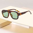 thumbnail image 3 of Lunettes de Soleil Carrées Rétro Dégradées pour Voyage en Plein Air Lunettes de Mode avec Design Léger, 3 of 3