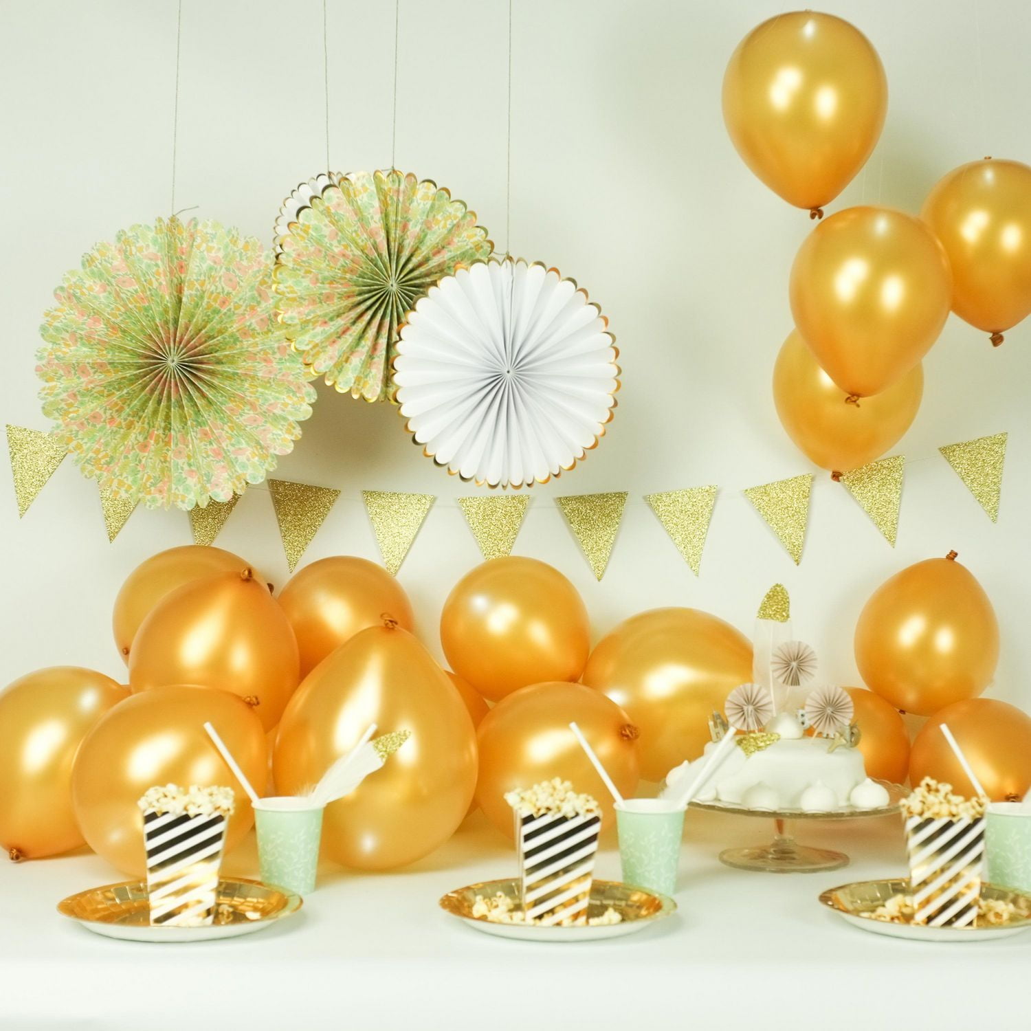 illooms Light Up LED Gold Balloons 15PK UPC; 843699103887