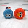 thumbnail image 2 of Kids Preferred Sesame Street Elmo et Cookie Monster Ensemble de Hochets à Poignet, 2 of 6