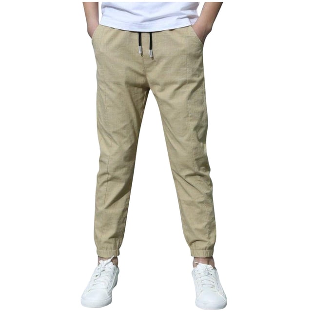 QIPOPIQ Pantalon de Jogging Extensible à Enfiler pour Garçons en Liquidation de Couleur Kaki, Offrant une Coupe Décontractée avec Taille Élastiquée et Cordon de Serrage Fonctionnel. les Pantalons Ont des Poches Inclinées sur le Côté avant, des Poches avec Empiècement Arrière et des Poignets de Jambe à Bande Élastiquée pour un Ajustement Confortable. Fait de Toile 98 % Coton et 2 % Élasthanne pour une Extensibilité et une Durabilité Accrues. Convient aux Tenues Décontractées, à l'École Ou aux Sorties.