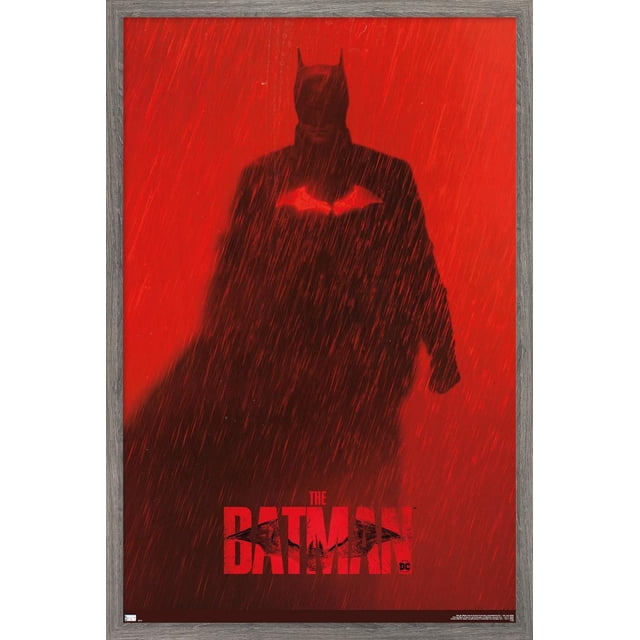 DC Comics Film The Batman - Affiche Murale Teaser Batman en une Feuille, 14,725 Pouces x 22,375 Pouces, Représentant une silhouette Noire de Batman Orientée vers l'Avant avec un Emblème de Chauve-Souris Lumineux sur Sa Poitrine sur un Fond Rouge à Effet Pluie, Imprimée sur Papier d'Affiche Lustré, Convient à l'Encadrement et à la Décoration Murale.