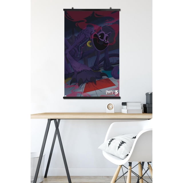 Poppy Playtime : Chapitre 3 - Affiche Murale CatNap, 22,375 Po x 34 Po, Impression d'Art Mural Lustré Mettant en Vedette une Créature Violet Foncé Semblable à un Chat avec de Grandes Griffes et des Yeux Lumineux Entourée de Fumée Rouge dans une Pièce Ombrée, Convient à la Déco de Chambre Ou de Bureau et Exposée au-Dessus d'Un Bureau Minimaliste avec des Livres et une Chaise Blanche.