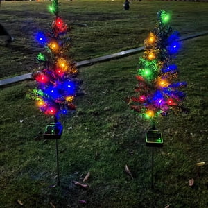 EGNMCR Décorations de Noël, 2 Pack Solar Christmas Tree Lamp Garden Decoration Lawns LED Lampe de couleur Paysages extérieurs Lampe pour jardin Patio Yard Flowerbed Parties Plastique Solar Lights