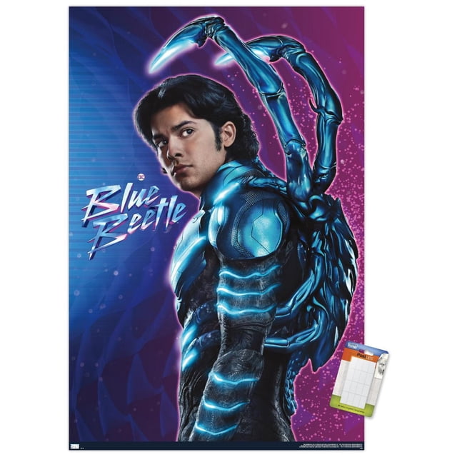 DC Comics Film Blue Beetle - Affiche Murale de Jaime Reyes, 22,375 Pouces x 34 Pouces, Représentant un Scarabée Bleu en Tenue Blindée Bleue et Noire avec des accents Bleu Pâle Lumineux et des Membres de Scarabée Mécaniques s'Étirant à l'Arrière, sur Fond Dégradé Violet et Bleu avec le logo « Blue Beetle », Imprimée sur du Papier d'Affiche Lustré, Convenant à l'Art Mural et à la Déco Intérieure.