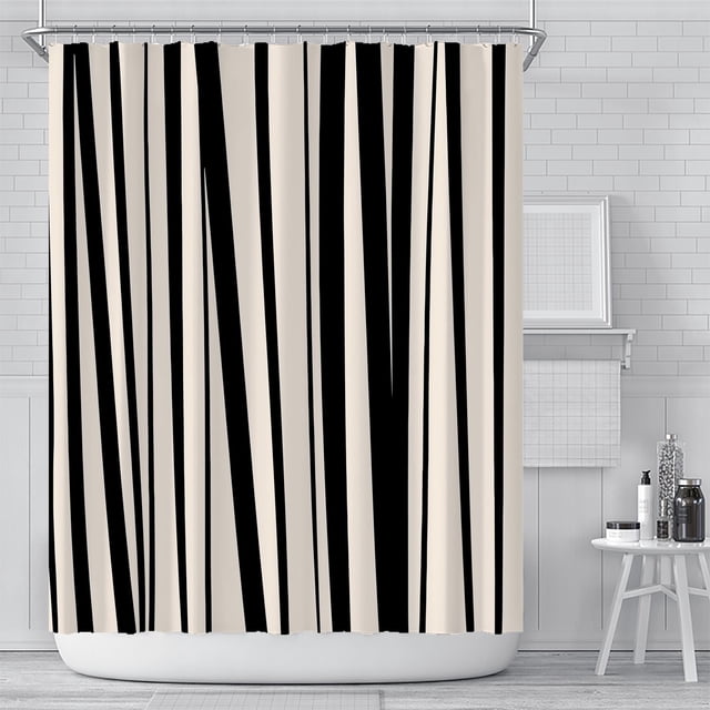 PANDACO Rideau de Douche en Tissu à Motif Zèbre (180 cm x 180 cm) (72 Pouces x 72 Pouces) Présenté dans un Décor de Salle de Bain Moderne. le Rideau Présente un Motif de Rayures Zébrées Noir et Blanc Audacieux, Fabriqué en Tissu Résistant à l'Eau avec des Oeillets en Acier Inoxydable Résistants à la Rouille. Il Comprend un Ensemble de Crochets de Rideau de Douche en Plastique et Ne Nécessite Pas de Doublure Séparée. le Rideau Est Lavable à la machine pour un Entretien Facile.