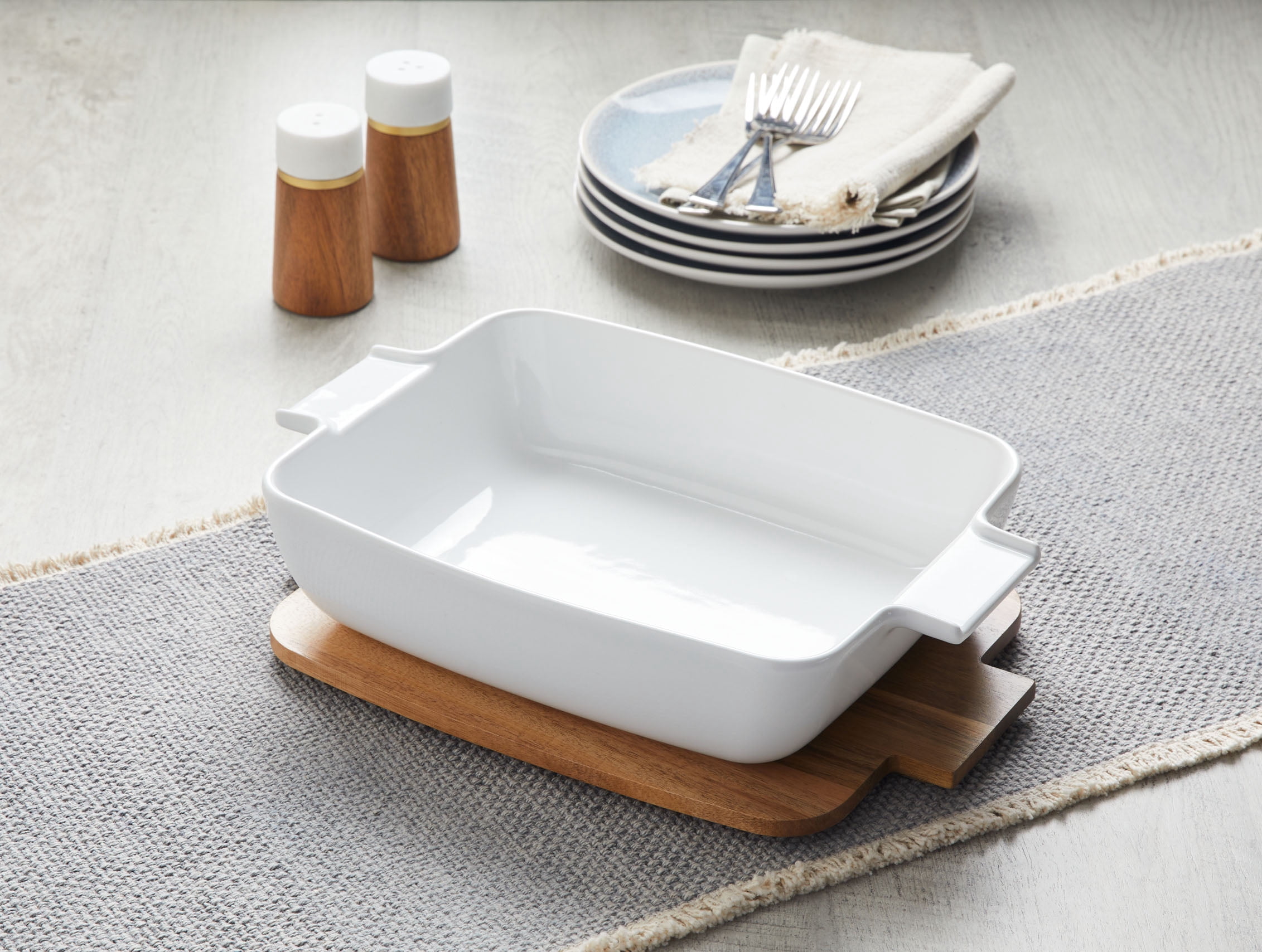 Better Homes & Gardens Ceramic Oven to Table Serveware Dish with Acacia Lid, 13.39 x 9.06 x 3.39 in