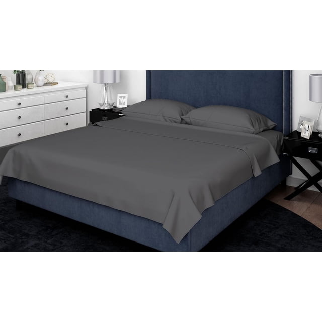 Johnson Home Ensemble de Draps 200 Fils - Draps 100 % Coton Gris Foncé sur un Lit Rembourré Bleu Marine avec Tête de Lit à Clous Argentés, dans une Chambre Moderne avec Commode Blanche et Tables de Nuit Noires, Offrant un Tissu Coton Respirant et Doux Convenant à Toutes les Saisons.