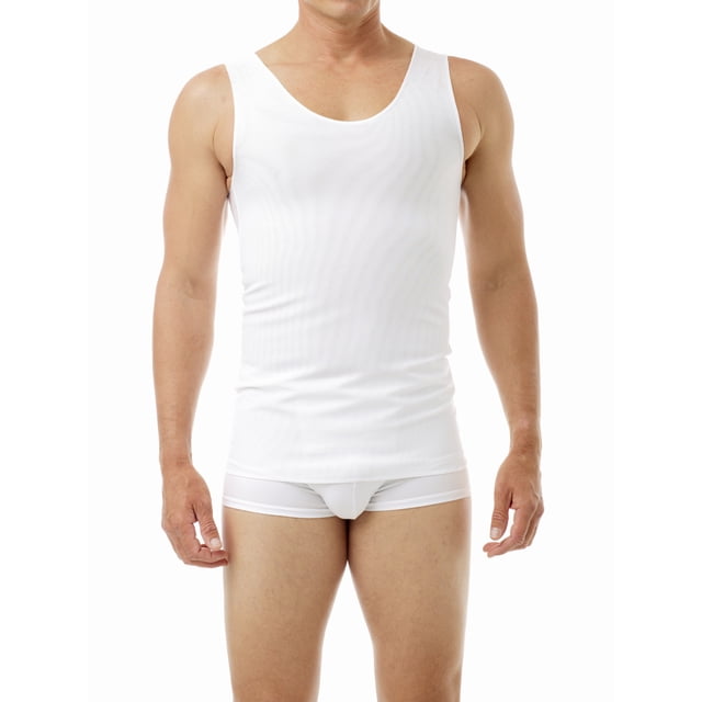 Underworks Économique Débardeur de Compression Haute Puissance pour la Poitrine en Blanc, Montré sur un Modèle. Ce Débardeur de Compression Présente une Coque en nylon et spandex de Qualité Médicale pour une Liaison Ferme et une Doublure en Coton Doux pour le Confort. Conçu pour une Mise en Forme Uniforme et un Aplatissement, Il Offre une Compression Pleine Longueur pour la Poitrine et le Dos. Idéal pour la Gynécomastie, les transitions de Vie Ou un Soutien Supplémentaire. Offert en Tailles Standardisées de Très Petit à 3X.