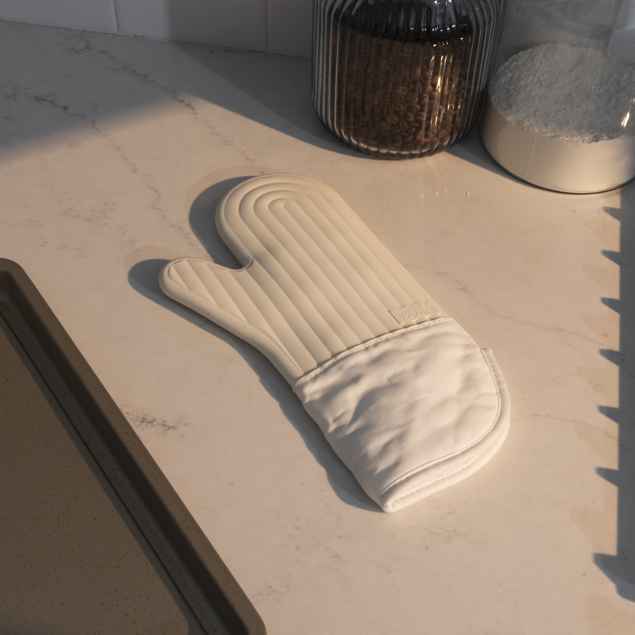 Gant de cuisine en silicone Thyme & Table, couleur crème