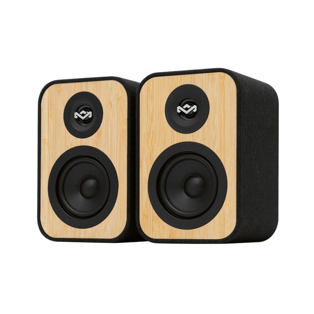 House of Marley Haut-Parleurs d'Étagère Bluetooth Uplift avec Panneau avant en Bambou Naturel et Boîtier en Tissu Noir. Ces Haut-Parleurs Domestiques Durables Offrent un Véritable Son Stéréo, une Connectivité Bluetooth, des options d'Enfilage sur Ligne RCA et AUX, et s'Intègrent Parfaitement à Tout Espace. Parfait pour les Installations audio Domestiques et les Barres de Son.