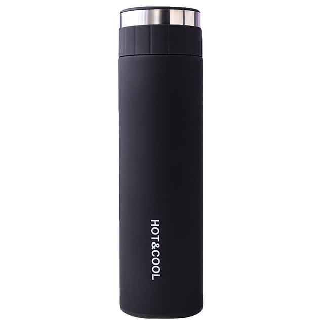 Bouteille d'Eau Isolée en Acier Inoxydable avec une Finition Noire Élégante, Dotée d'Un design à Double Paroi avec Isolation sous Vide pour Maintenir la Température des Boissons pendant 12-24 Heures. Fabriquée en Acier Inoxydable 304 de Qualité Supérieure avec une Paroi Intérieure Revêtue de Cuivre pour une Isolation Accrue. la Bouteille a une Capacité de 500 ml, une Taille Compacte de 6,5 X 23,5 cm et une Ouverture Résistante aux Déversements. Convient aux Boissons Chaudes et Froides.