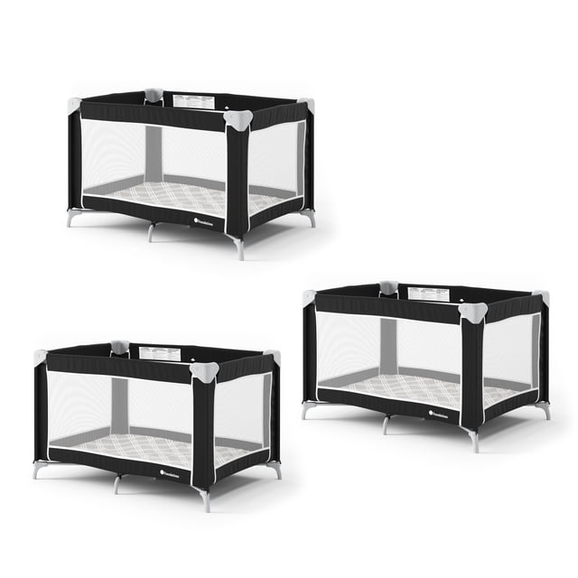 Foundations Parc pour Bébé Sleep 'N Store, Lot de 3 pour Hôtels, Couleur graphite. l'Image Montre Trois Parc de Jeu Portatifs avec Côtés en Maille Respirante pour la Visibilité et la Circulation d'Air, un Matelas en Mousse à Haute Densité et un design compact Pliable. Chaque Parc de Jeu Comprend un Étui de transport à Fermeture à Glissière pour un transport et un Rangement Faciles. Idéal pour les Enfants jusqu'à 35 Pouces de Hauteur Ou 30 Livres. Dimensions : 28” L x 41” L x 26.5” H Lorsqu'Assemblé.