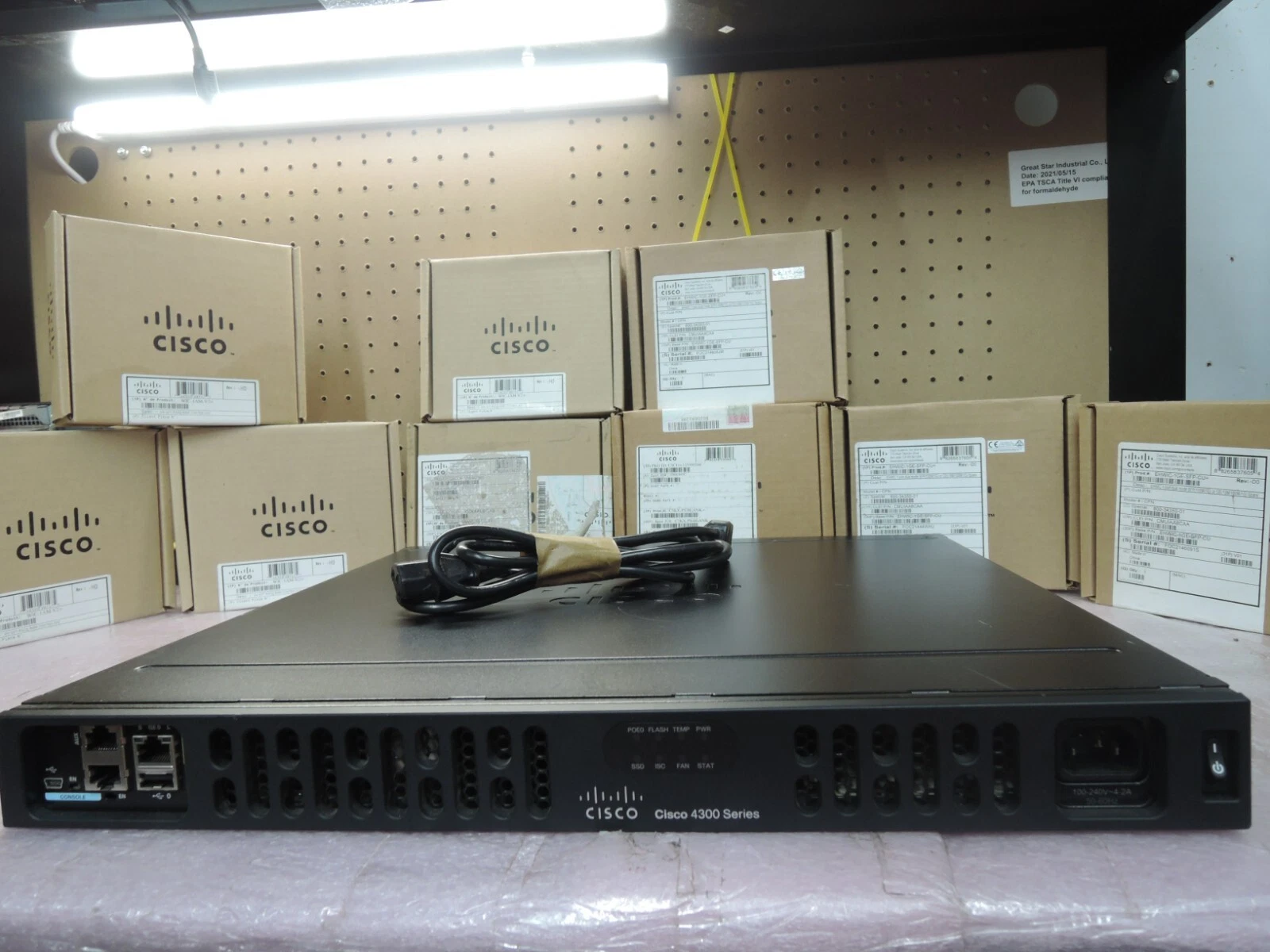 Used Cisco ISR4331-AX/K9 4331 Router with Apex and security licence NO clock isuue.