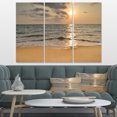 thumbnail image 1 of Design Art - Plage de Sable Tropical Sombre au Coucher du Soleil, 1 of 3