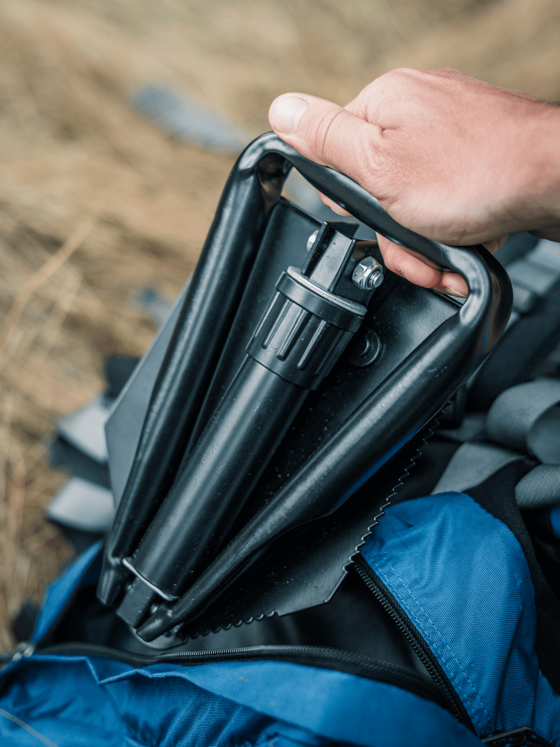 Pelle pliante Coghlan's — outil de tranchée léger et repliable pour le camping et la survie