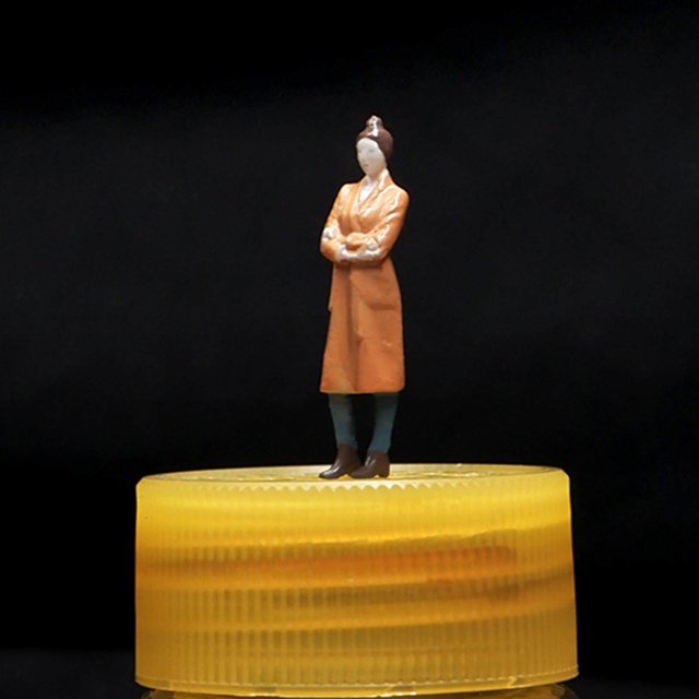 Resin 1/64 Scale Figure Handpainted Character Diorama 1/64 Model for Layout Dioramas Accessory