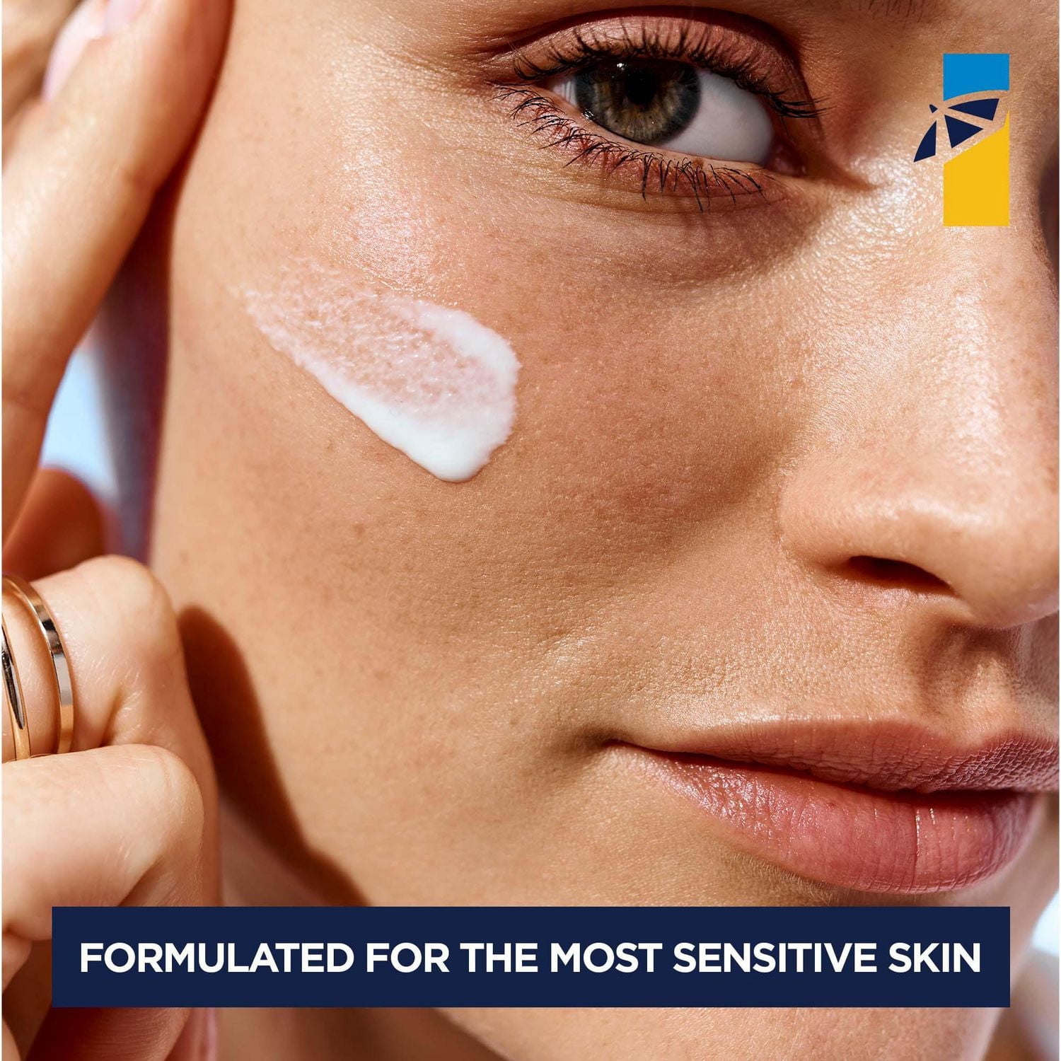 Garnier Ombrelle Sensitive Expert+ Écran solaire visage FPS 60, testé par des dermatologues, peaux sensibles, hypoallergénique, non gras, sans parfum, protection à large spectre UVA/UVB, 90ml