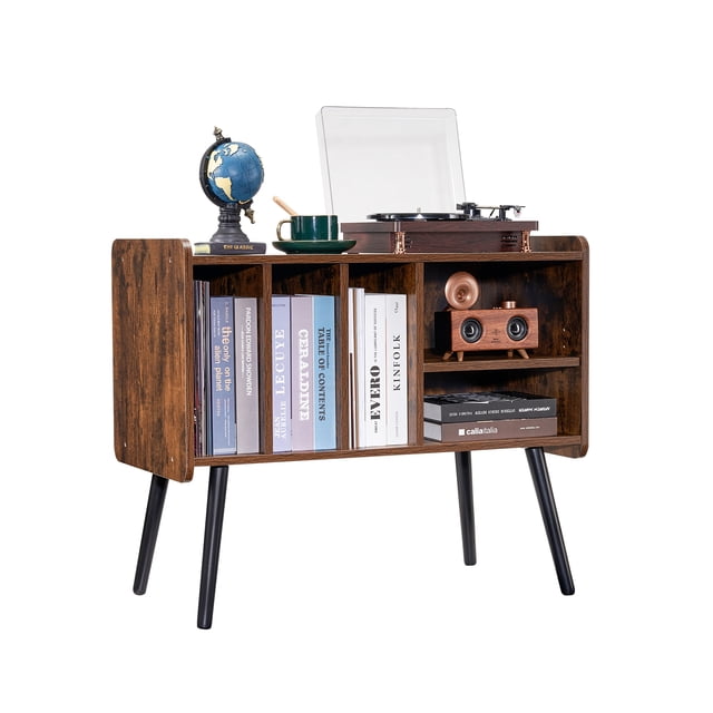 Support de Tourne-Disque à 2 Niveaux en Bois avec 3 Armoires, Fini Brun, Présentant un design vintage. le Plateau Spacieux Tient une Tourne-Disque, des Livres et des Objets Décoratifs, pendant Que Trois Armoires de Rangement Ouvertes Organisent des Disques Vinyles et des Accessoires. Soutenu par des Pieds Robustes en Pin Noir, Ce Meuble de Divertissement Mélange style et Fonction.